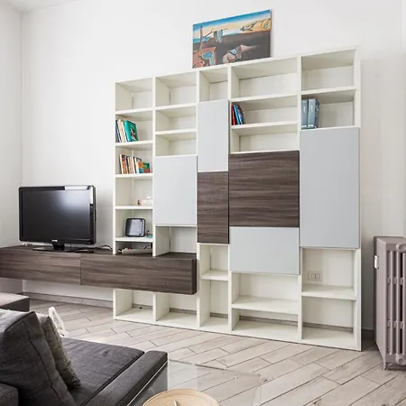 Spacious Retreat Steps From Lambrate Metro- Via Pacini *